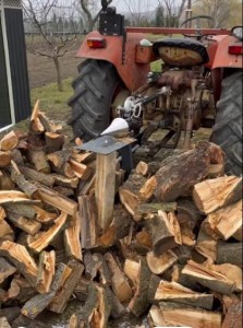 holzspalter-kegelspalter-zapfwelle-antrieb-traktor.jpg